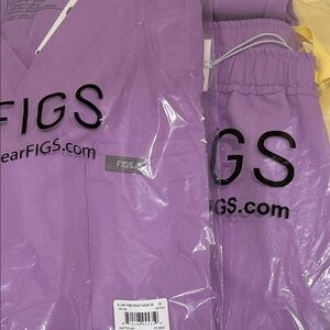 FIGS PURPLE Wild Iris XS scrub set NWT